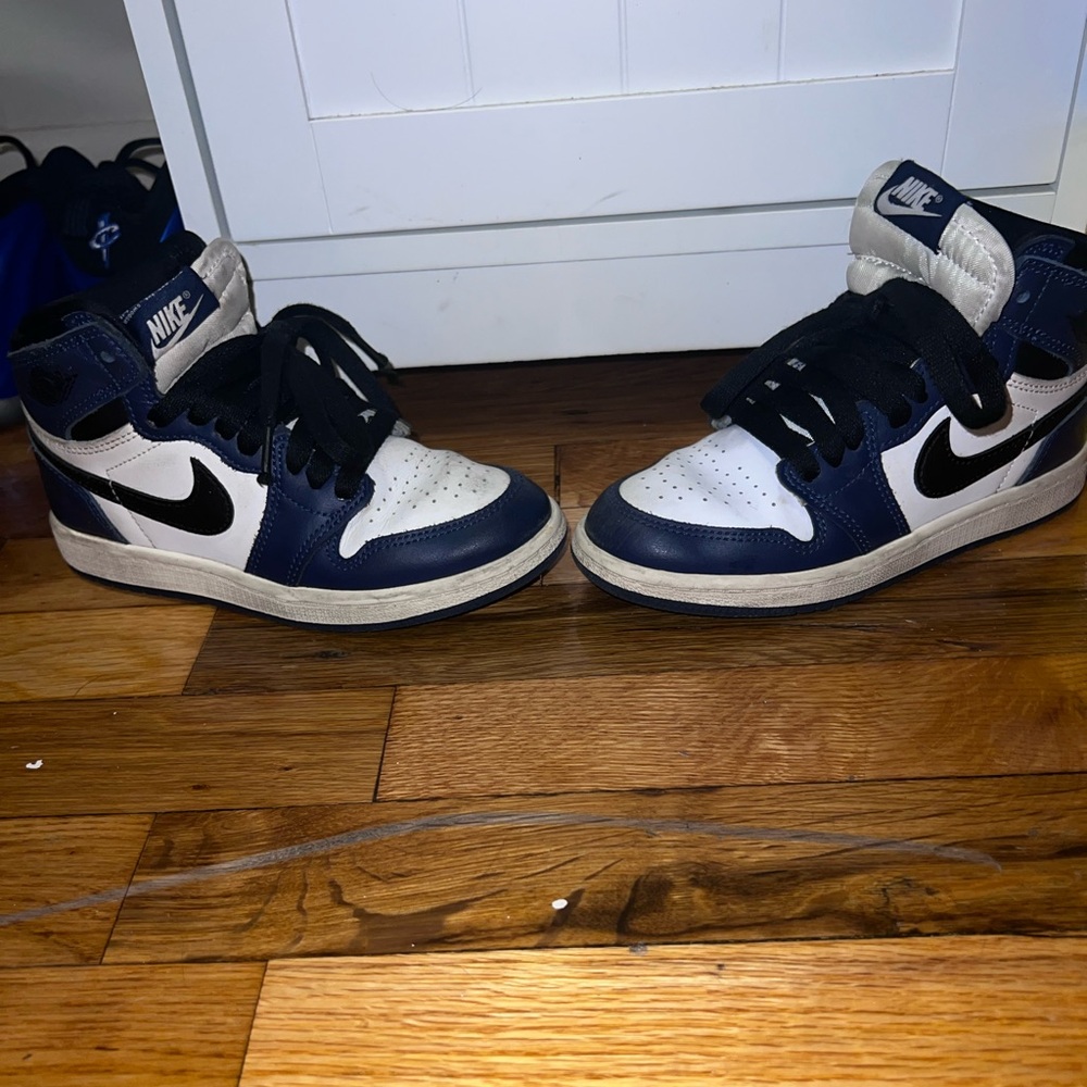 Nike High-Top Sneakers in Navy and White